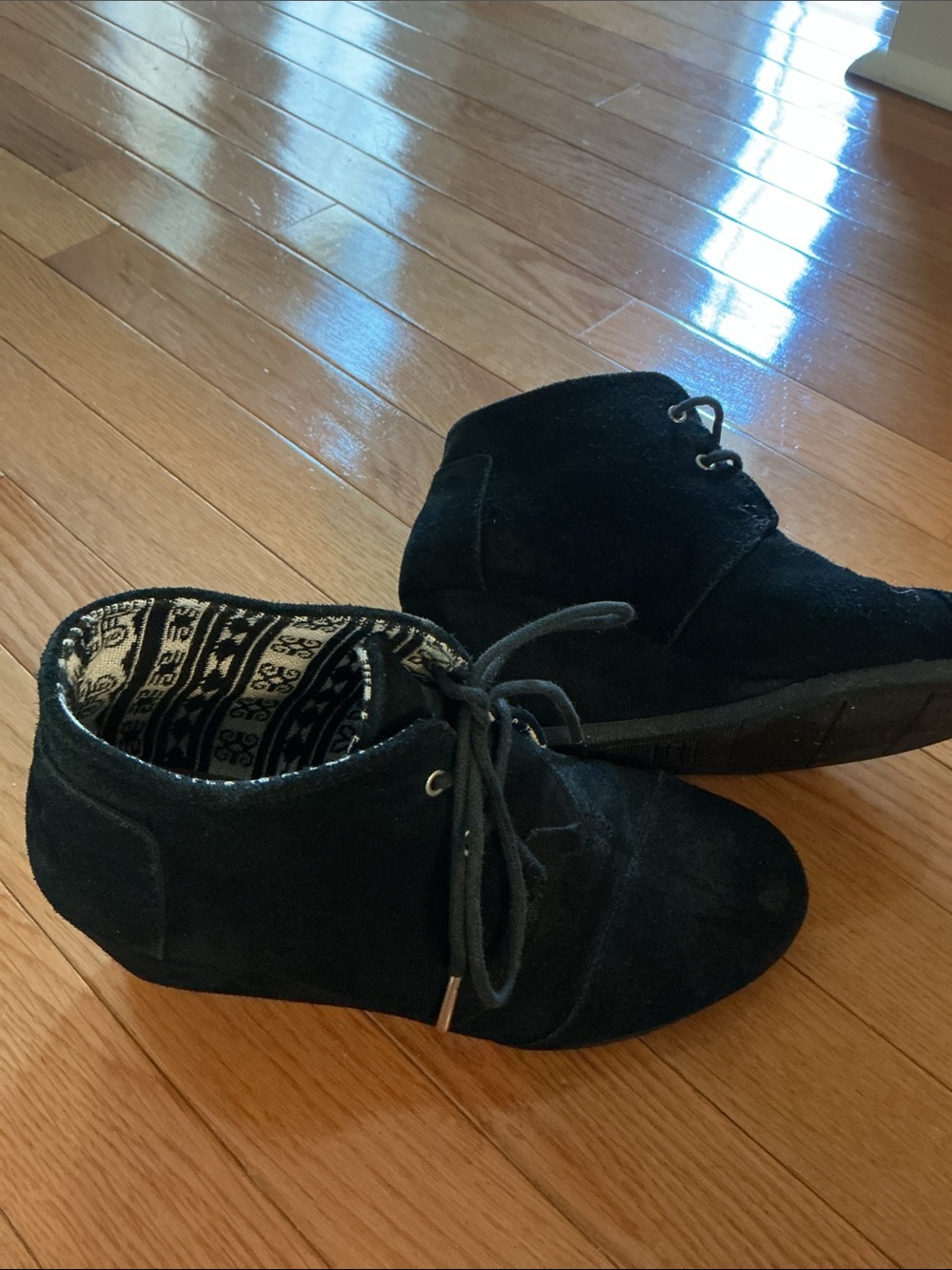 Tom’s Women’s Black Suede Lace-Up Boots